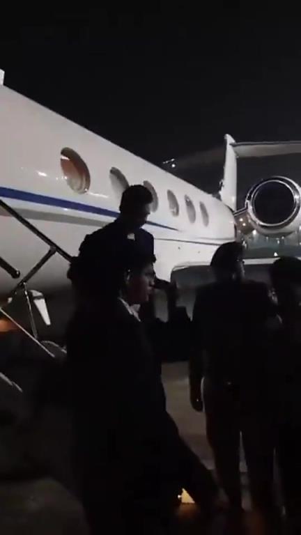 梅西抵達眾多印度球迷狂奔并齊喊:梅西!梅西!梅西!梅西! 梅西抵達眾多印度球迷狂奔并齊喊:梅西!梅西!梅西!梅西!