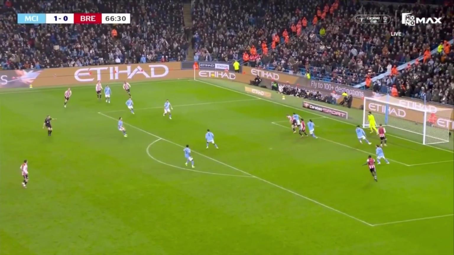 高效反击!萨维尼奥奔袭射门折射入网,曼城2球领先!