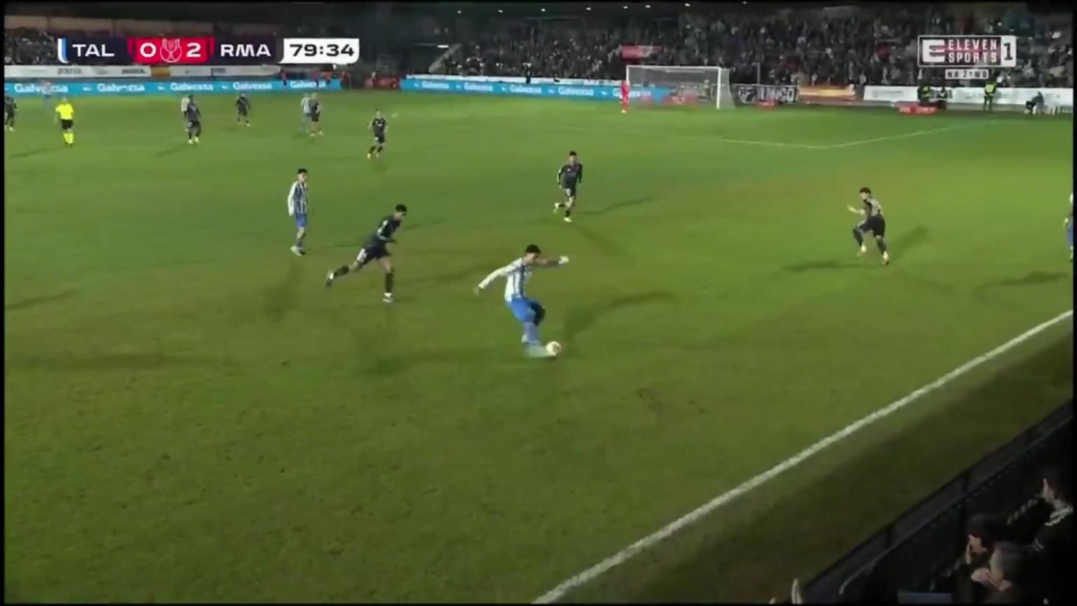 皇马领先优势缩小到1球!塔拉维亚球员包抄破门,为球队扳回一球