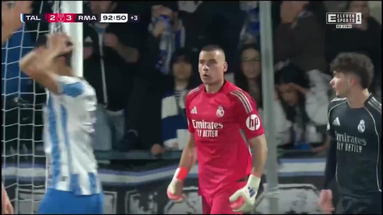 皇马险被西协甲球队绝平!塔拉维亚近距离头球攻门,卢宁飞身救险