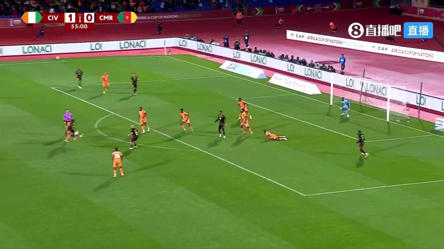 这也能进！查马杜打门折射入网，喀麦隆扳平科特迪瓦