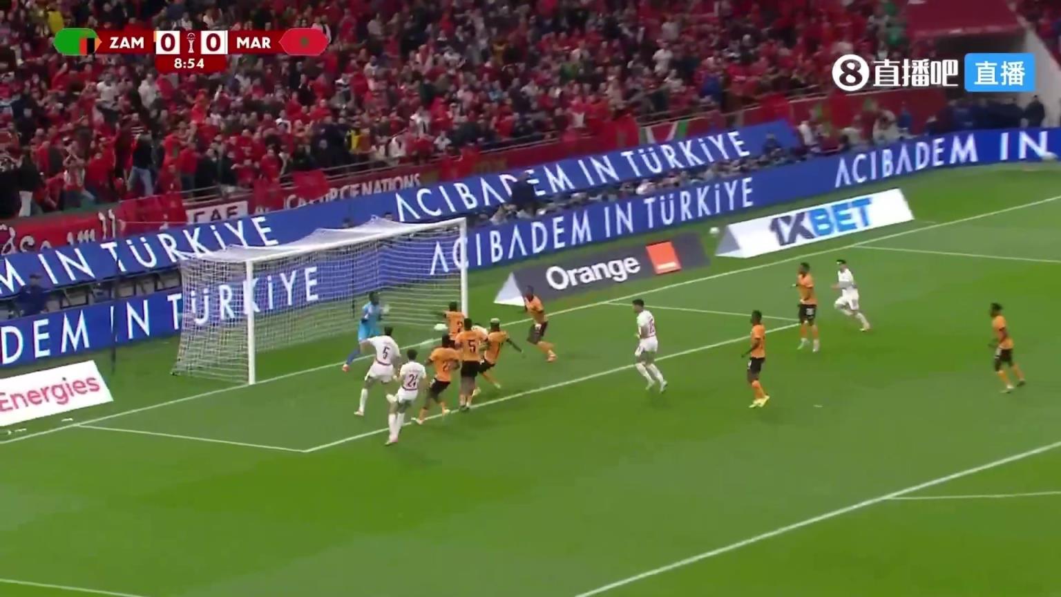 卡埃比人群中魚躍俯身衝頂破門，摩洛哥1-0領先讚比亞！