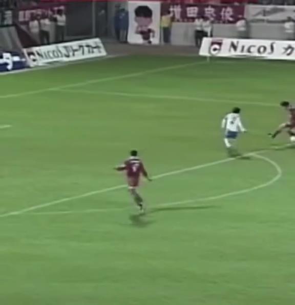 看濕了！這就是我們熱愛足球的原因！萊昂納多的代表進(jìn)球！