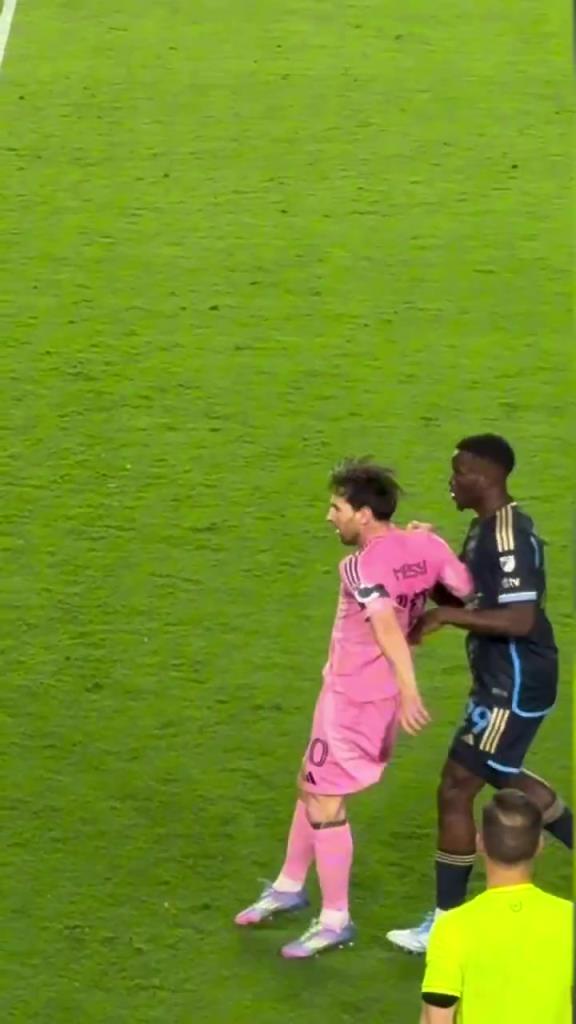 TyC在25年收視率最高片段之一：梅西因?qū)Ψ酵妻敢?guī)而惱怒！