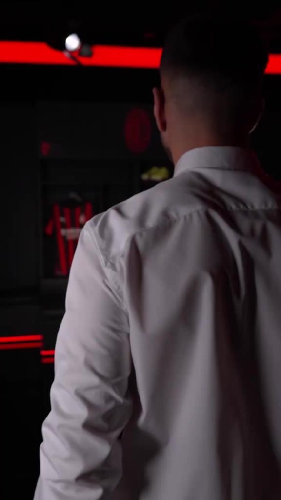 小伙還年輕！菲爾克魯格加入米蘭的官方視頻！超級(jí)英雄濾鏡！