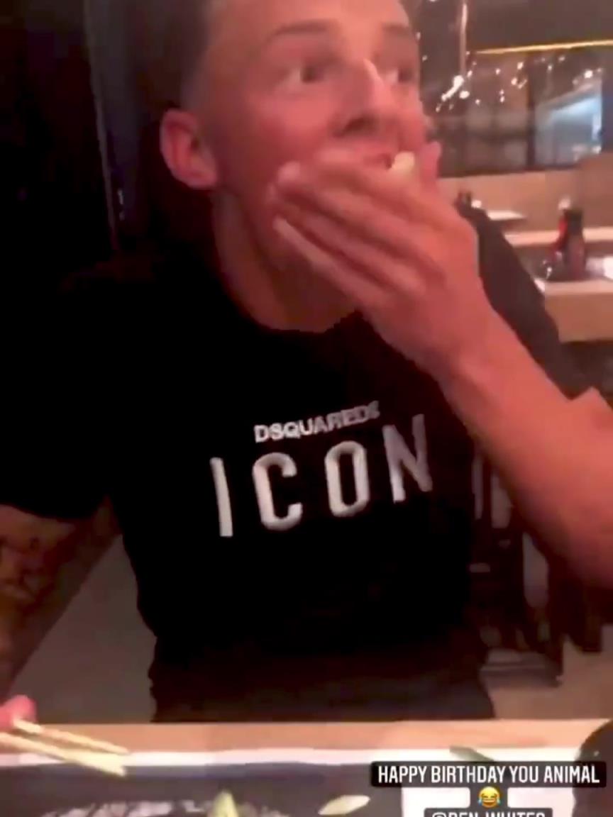 這么吃才地道？考古：青年本懷特吃北京烤鴨的特殊方法！