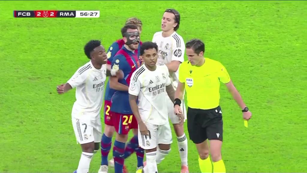 阿森西奧踢倒佩德裏染黃！兩隊爆發衝突，埃裏克、巴爾韋德均染黃