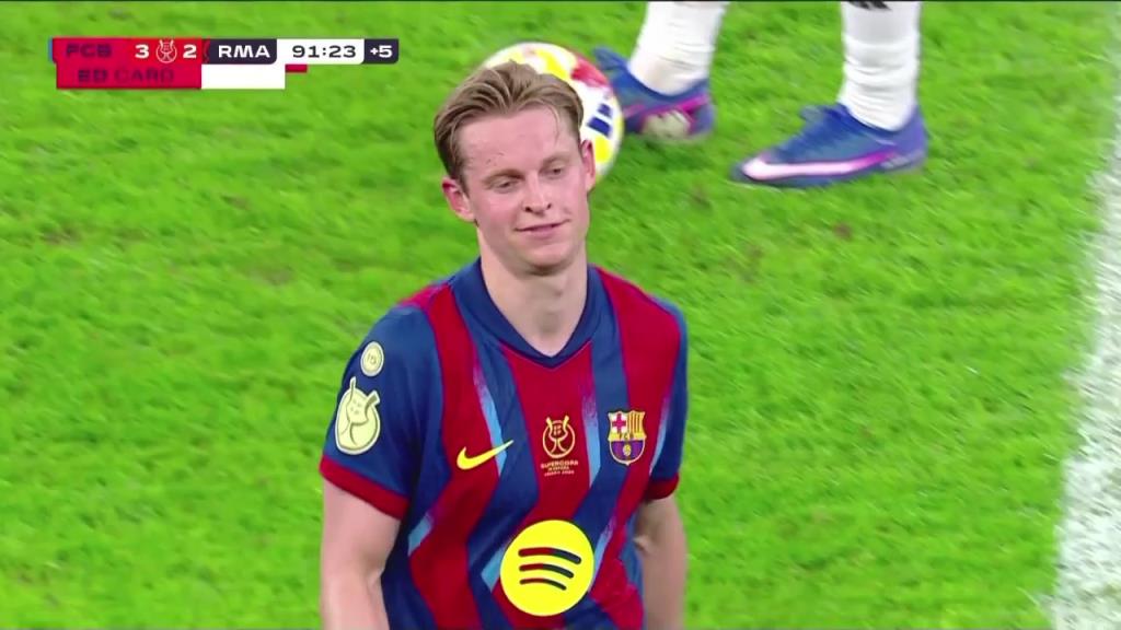 巴薩補時十人作戰！德容亮鞋釘鏟倒姆巴佩被直紅罰下！