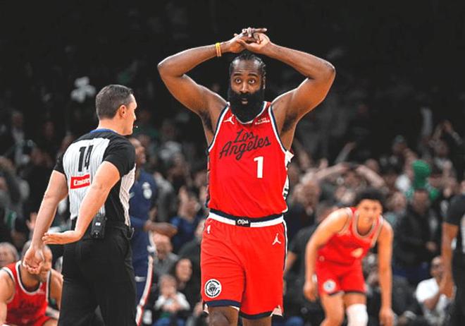 哈登轟37+7+8仍無緣日最佳！因?yàn)闂铄?1分9板打破紀(jì)錄