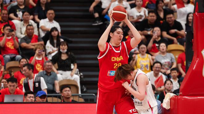 豪取三連勝！中國女籃新三巨頭轟53+20：2米26張子宇無解韓旭真穩(wěn)