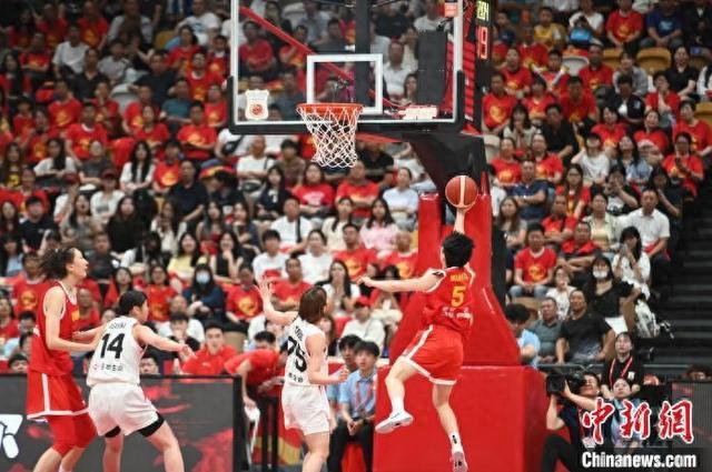 中國女籃101:92擊敗日本隊(duì) 主帥宮魯鳴：給球隊(duì)打八分
