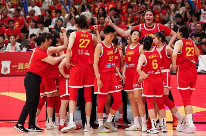 32分吊打日本轟四連勝，中國女籃殺瘋了！宮魯鳴還有兩壓箱底武器