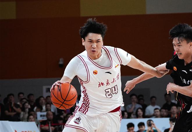 一年夺4大MVP！中国男篮又一20岁2米新星崛起：新丁彦雨航上线？