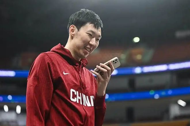 男篮欧洲拉练热身赛官宣！16号凌晨对阵荷兰，周琦曾凡博基本缺席