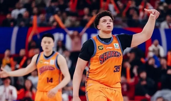 夏联场均9.5分！洛夫顿丧失加价主动权，与上海妥协回CBA才是正解