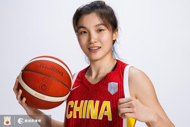 攻防壓制！楊舒予&翟若云飆進三分 中國女籃9-0收官&首節(jié)領先15分
