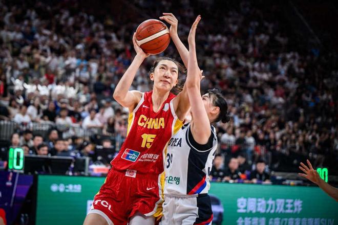 2米26的張子宇百分百命中，中國(guó)女籃取得亞洲杯小組賽兩連勝