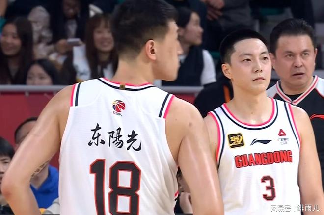 被CBA多隊(duì)瘋搶？男籃鋒線“王炸”打出身價(jià)，國(guó)家隊(duì)近20年內(nèi)最強(qiáng)