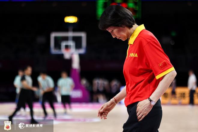 太慘了！中國(guó)U19女籃攻防被打爆 凈負(fù)加拿大隊(duì)63分