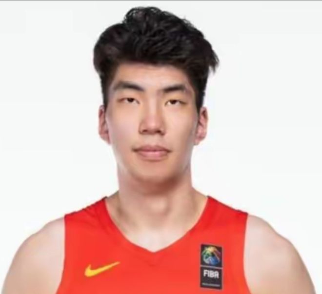 男篮胜荷兰！王俊杰+2内齐发挥，三宁小胡顶后场，赵睿一塌糊涂！