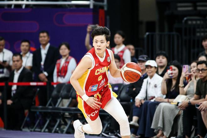 狀態(tài)火熱！楊舒予半場7中4拿下10分3板3助 兩隊唯一得分上雙