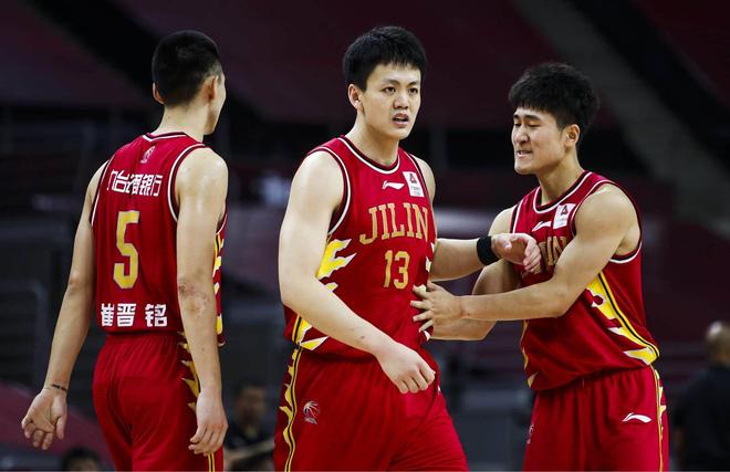 媒体人：吉林队上报了姜宇星的D类合同优先续约权，但不拒绝交易