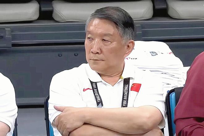 中国女篮无缘决赛原因出炉！宫鲁鸣说出答案，批评双塔，韩旭哭诉