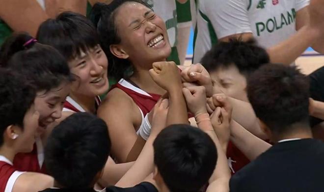 女籃逆轉(zhuǎn)！劉禹彤帶隊(duì)復(fù)仇成功，勝日本贏波蘭，大運(yùn)會(huì)晉級決賽