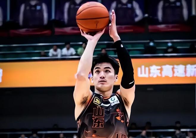 山東男籃繼續(xù)熱身，離隊(duì)球員官宣，陣容年輕化和戰(zhàn)術(shù)升級是目標(biāo)！
