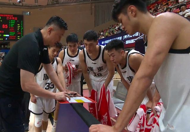 广东宏远28分大胜！杜锋结束3连败，徐昕6分4篮板，杨溢大爆发
