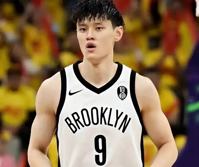 曾凡博与篮网签E10合同后续！9月底争取双向，10月底确定最终结果