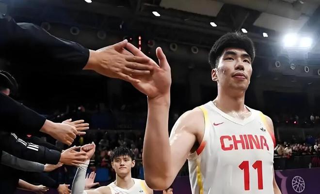 6分5板！男篮内线新星一战引无数质疑 防守漏勺+篮下放不进