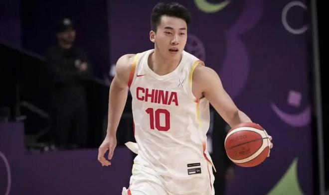 中国男篮半场领先约旦9分！王俊杰轰9+3+2，赵壑11+1,胡明轩8+3+4