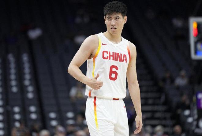 中国男篮隐忧！板凳6人合计11中2，全靠程帅澎遮羞