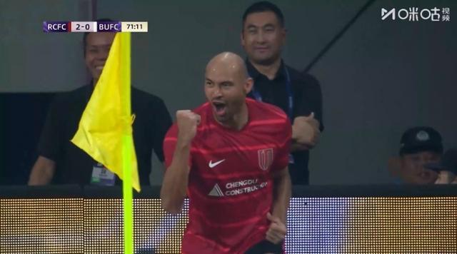 两分钟两球！第71分钟，费利佩单刀破门，蓉城2-0曼谷联