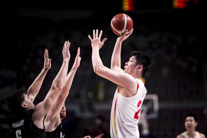 準兩雙，胡金秋全場出戰26分鍾，6投5中得到12分8籃板
