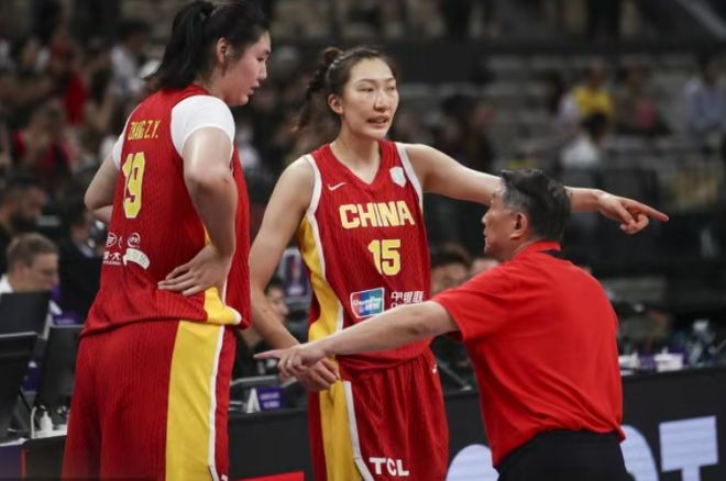 中國女籃官宣集訓大名單！李夢再次無緣，球迷聲討宮魯鳴