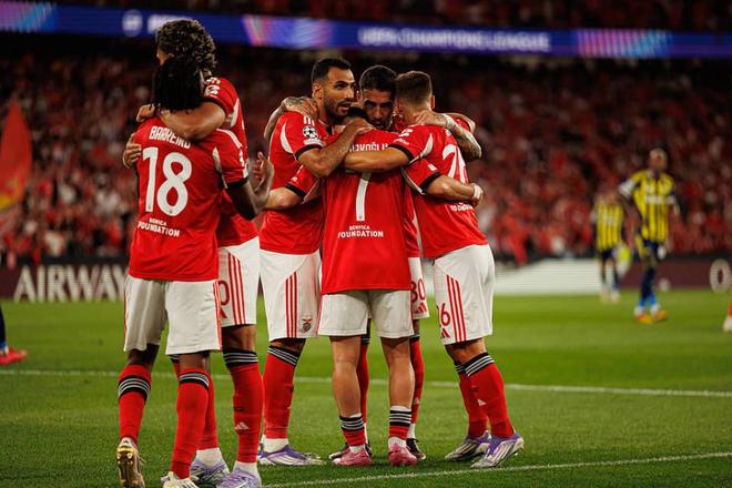 0-1！62歲穆帥無緣歐冠，已連續(xù)6年缺席，率隊0射正+愛將肘擊染紅