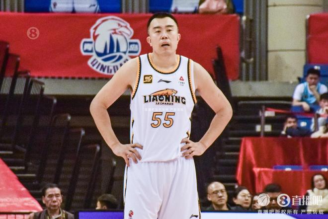 韓德君為遼寧效力18年斬獲4座總冠軍獎(jiǎng)杯 6進(jìn)全明星&籃板歷史前三