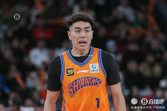 上海男籃新賽季國(guó)內(nèi)球員平均年齡22.6歲 25歲及以下球員有14人