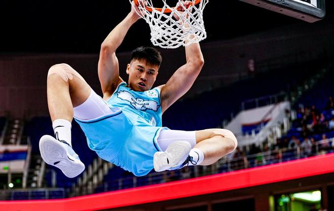 青島兩老將宣布退役，遼籃引進(jìn)2米03新星，姚明接班人加盟寧波