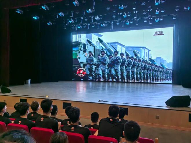 北京首鋼籃球俱樂部全體成員集體觀看九三閱兵