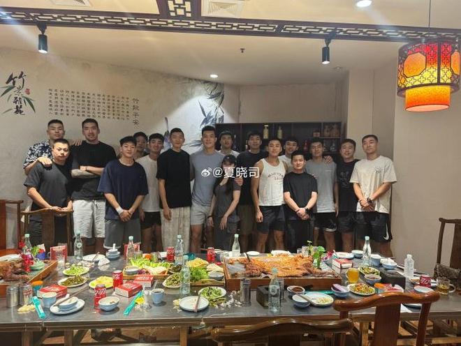 媒體人曬山東聚餐：歡迎陳林堅 祝賀郭凱新婚快樂 高詩巖榮耀歸來