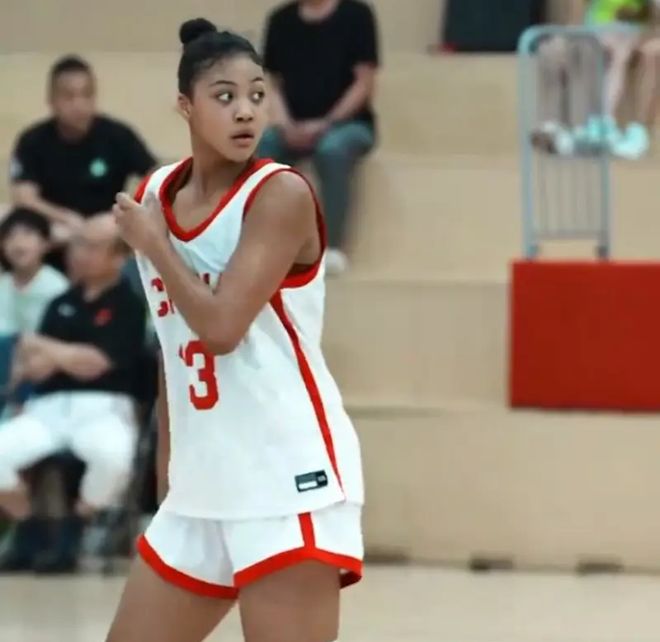 恭喜！中國女籃又一15歲1米83黑珍珠崛起：聯手李月汝妹妹征戰