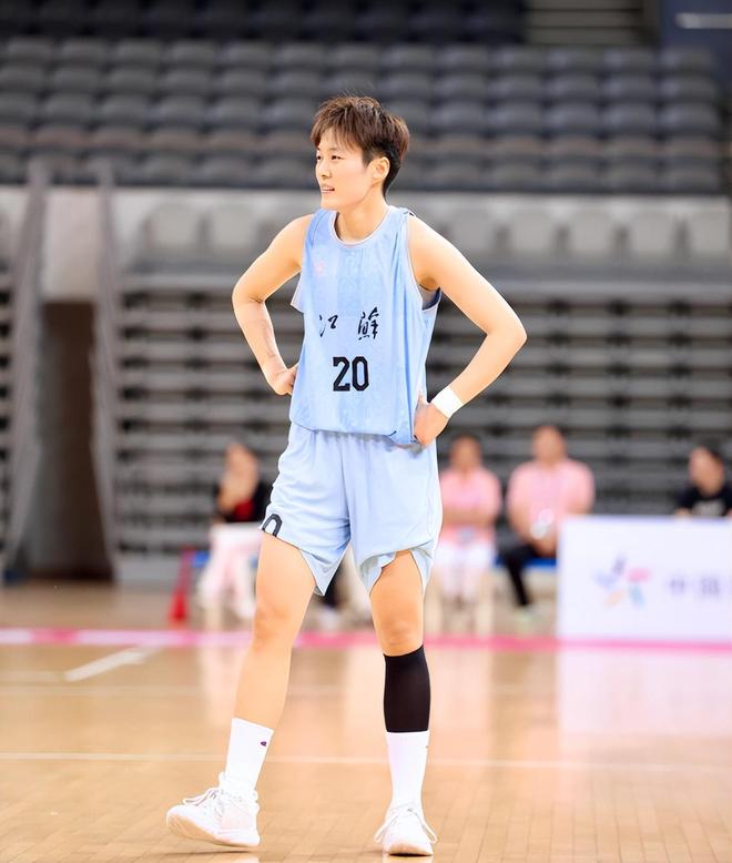 21歲假小子又閃耀：?jiǎn)螆?chǎng)22+13+6斷攻防一體 1.84米能入宮導(dǎo)法眼嗎