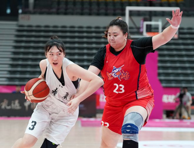 三戰(zhàn)70+26無愧鯊魚：2.01米女博主體教完美結(jié)合 宮魯鳴明年選她？