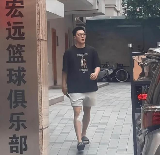 胡明轩膝盖受伤，缺席粤澳邀请赛；广东首发后卫加盟同曦队
