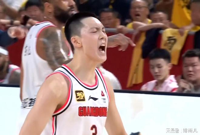 胡明轩不打+徐杰退出！广东队碾压“男篮大克星”，保底总决赛了