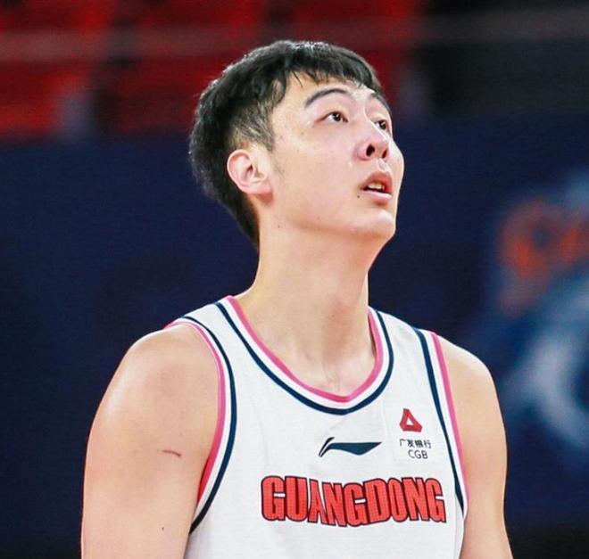 廣東隊22歲小將開始打野球；上海隊盧偉直言張鎮(zhèn)麟要擺正好位置