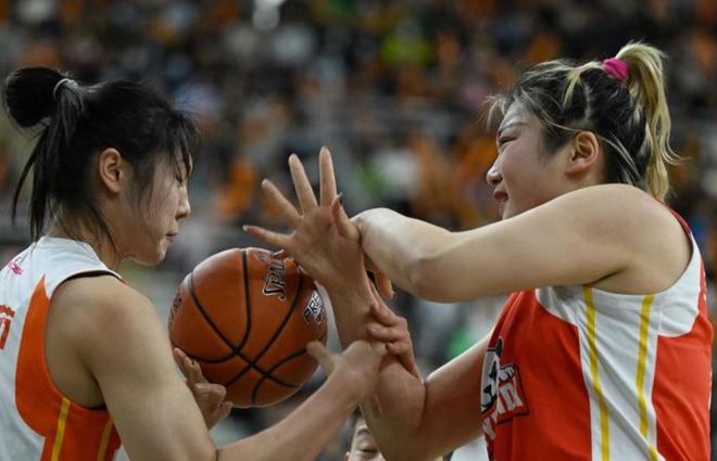 WCBA设立工资帽引2连锁反应：李梦与四川决裂 广东卫冕概率大增